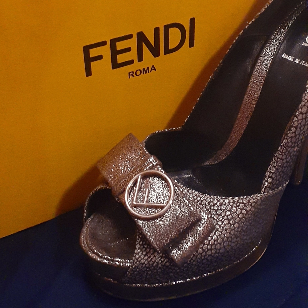 Fendi heels platform peep open toes designer luxur